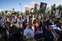 Los santiagueros peregrinan desde la plaza hasta Santa Ifigenia. Foto: Irene Pérez/ Cubadebate.